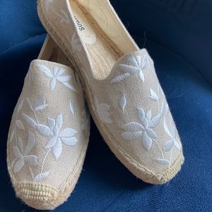 Shiloh Embroidered Espadrille - White
